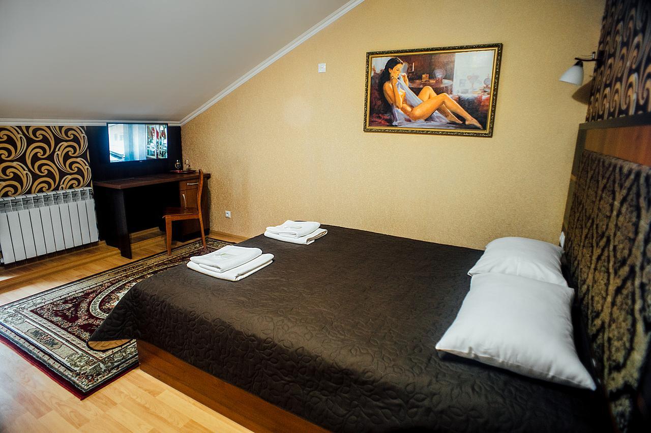Guest House เคอร์ซอน ภายนอก รูปภาพ