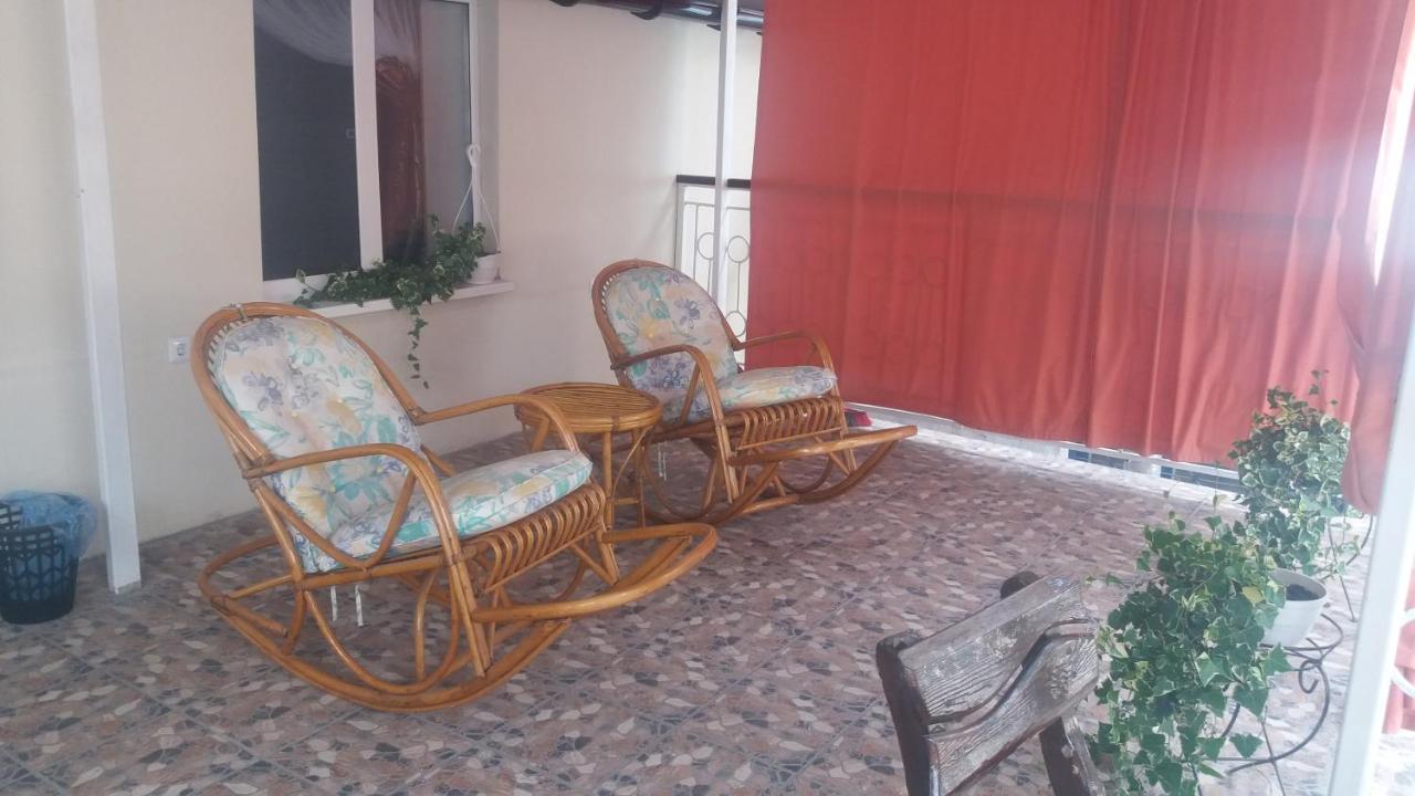 Guest House เคอร์ซอน ภายนอก รูปภาพ