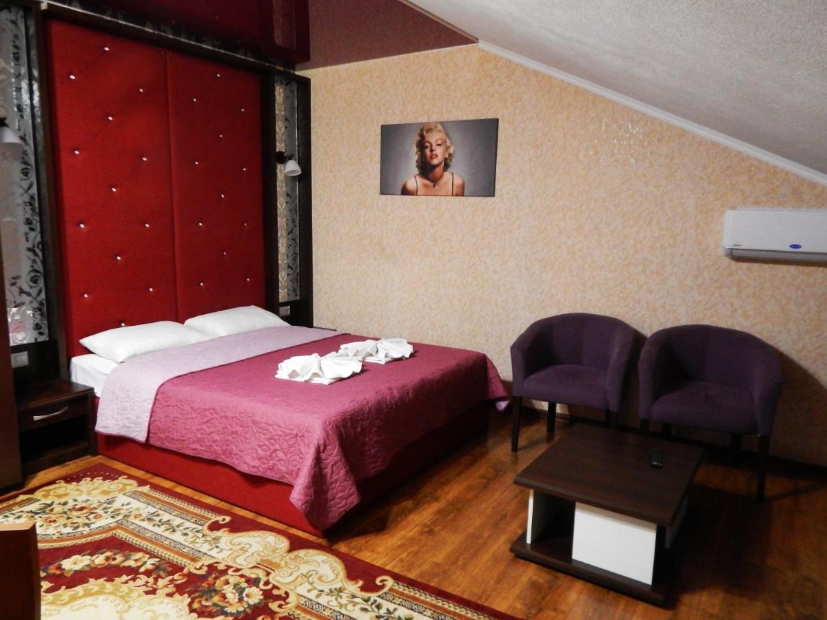 Guest House เคอร์ซอน ภายนอก รูปภาพ