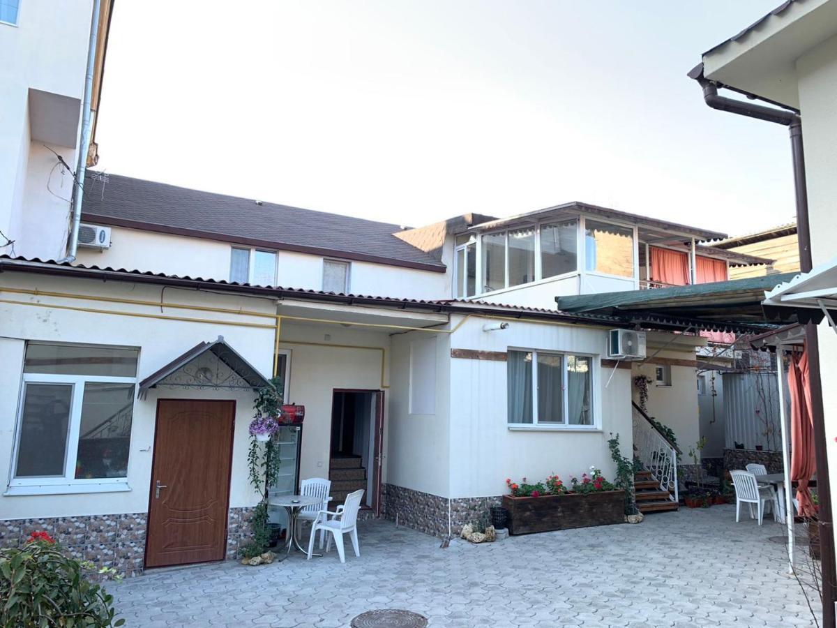 Guest House เคอร์ซอน ภายนอก รูปภาพ